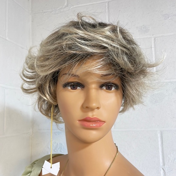NWT 8” fluffy curl wig light blonde with dark roots messy no parting adjustable - Picture 4 of 13